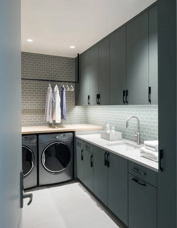 100 Fabulous Laundry Room Decor Ideas You Can Copy - You have to see this decor idea with dark grey furnishing, and just a trace of wood and metal. Love it!