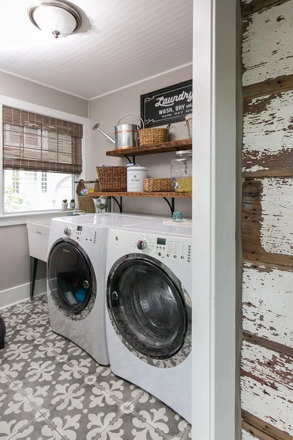 100 Fabulous Laundry Room Decor Ideas You Can Copy - You have to see this decor idea with unconvetional utility sink and timber adornments. Love it!