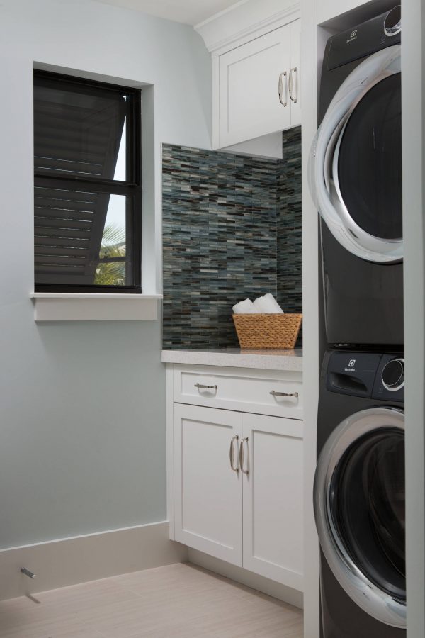 100 Fabulous Laundry Room Decor Ideas You Can Copy - You have to see this decor idea with central access and plenty of useable space . Love it!