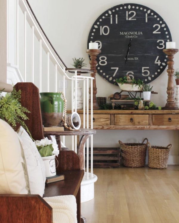  decor idea with dark hardwood sitting bench and retro storage baskets and containers. Love it!   