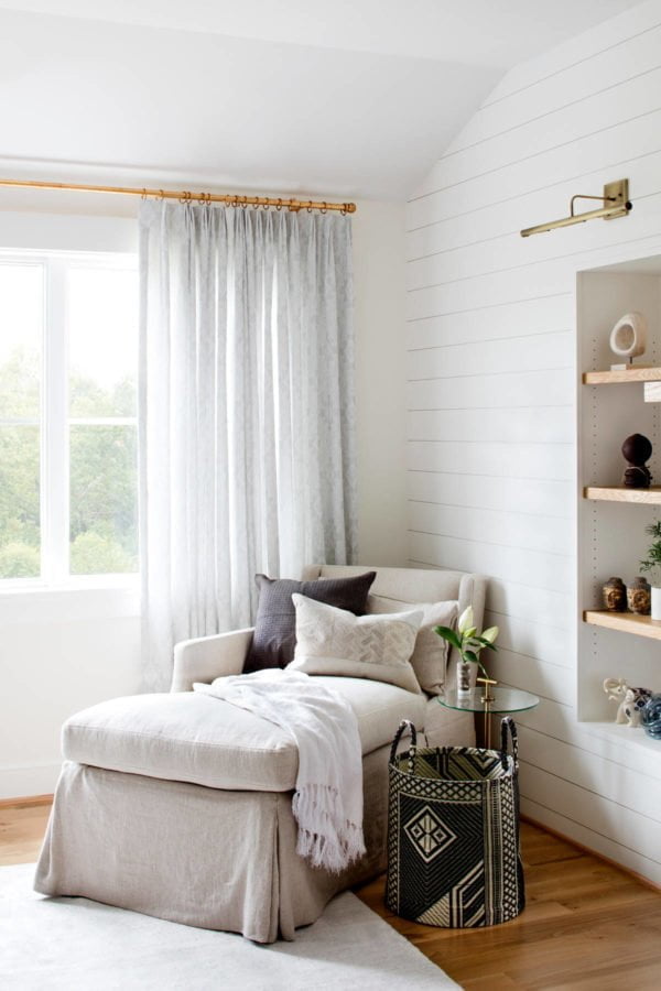  decor idea withmedium hardwool floors and built-in shelf set. Love it!   