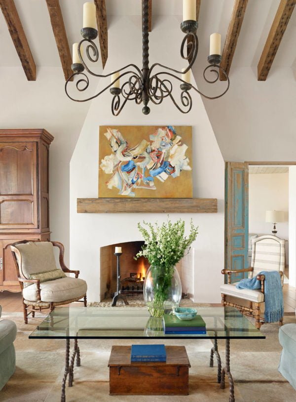  decor idea with plain glass coffee table and central iron chandelier. Love it!   