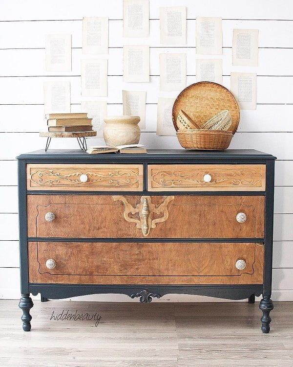  decor idea with white plank walls and greyish hardwood floors. Love it!   