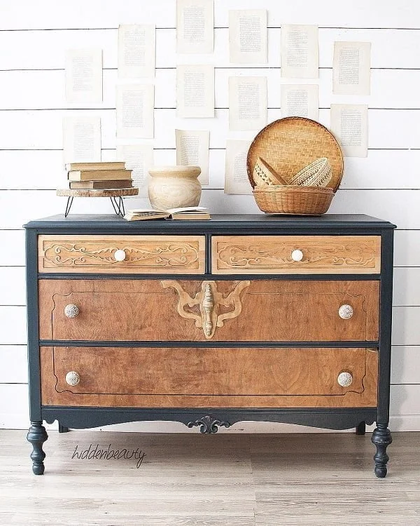  decor idea with white plank walls and greyish hardwood floors. Love it!   
