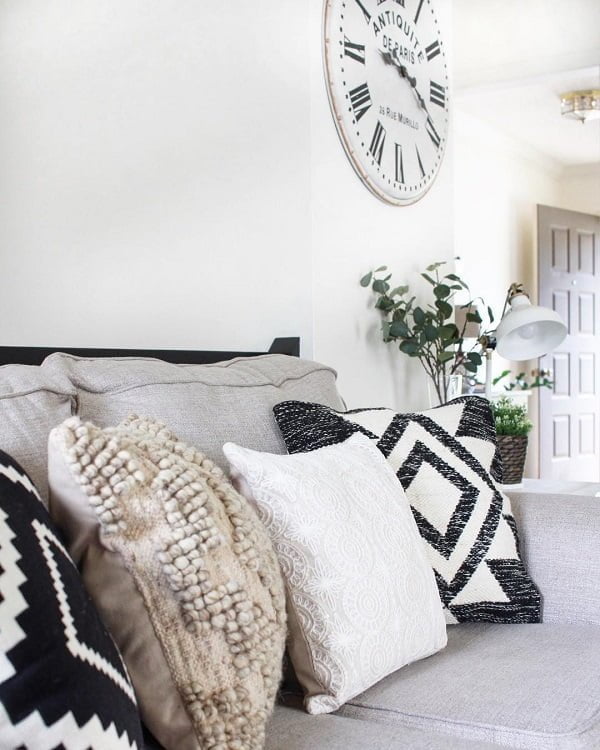  decor idea with an ivory couch and metalic neutral office lamp. Love it!   