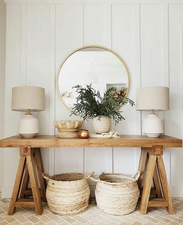  decor idea with two vintage stoprage baskets and neutral set of nightstand lamps. Love it!   