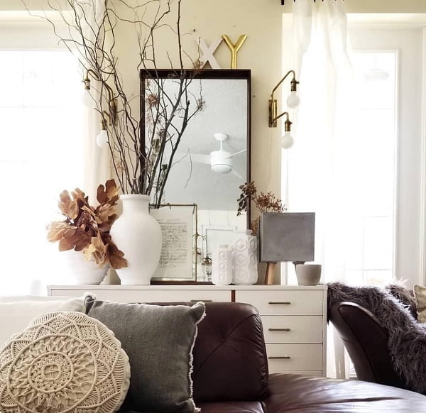  decor idea with classic drawer stand and interconnected set of modernistic wall lights. Love it!   