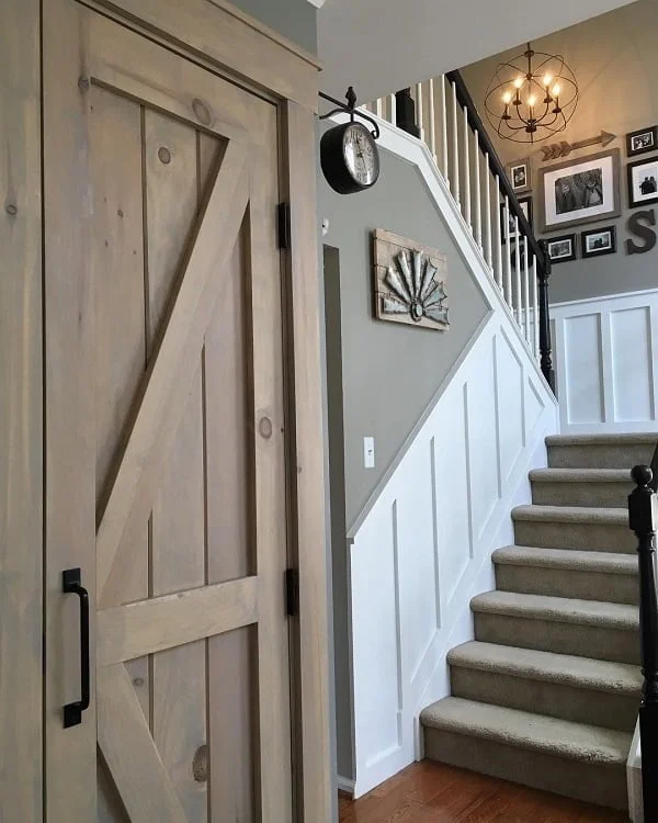  decor idea with wood frame mirror, navy walls and white cabinet. Love it!   
