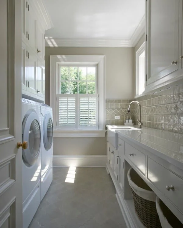 100 Fabulous Laundry Room Decor Ideas You Can Copy - You have to see this laundry room decor idea with pattern tile backsplash. Love it!