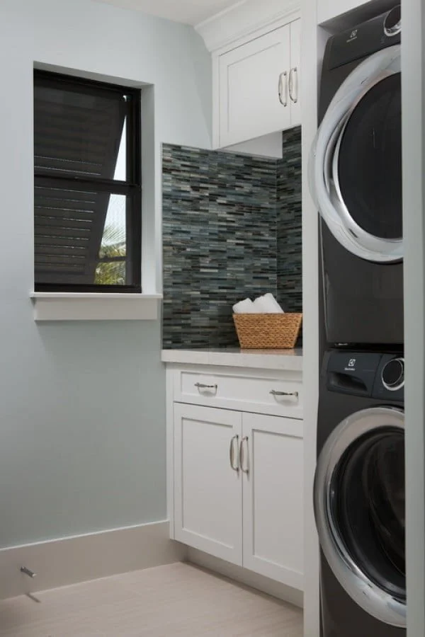 100 Fabulous Laundry Room Decor Ideas You Can Copy - You have to see this laundry room decor idea with mosaic tile. Love it!