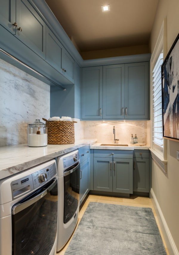 100 Fabulous Laundry Room Decor Ideas You Can Copy - You have to see this laundry room decor idea with marble countertops. Love it!