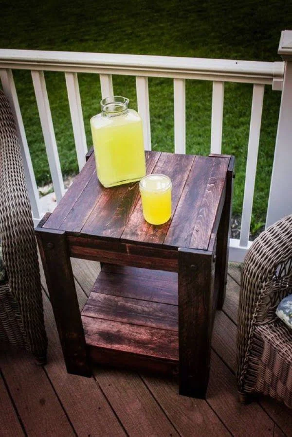 Great idea! Check out the tutorial on how to make a  outdoor pallet end table. 