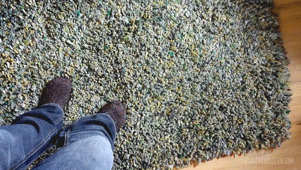 How to make a Latch-Hooked T-Shirt Rug