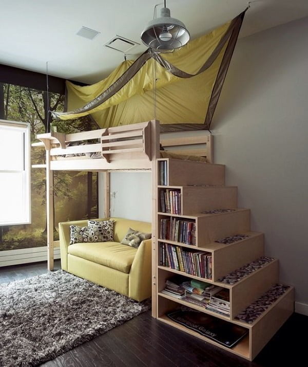 You have to see this  decor idea with different-size shelves and a mettalic shelves frame. Love it!  