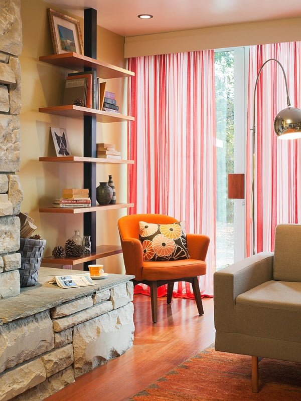 You have to see this  decor idea with disconnected shelves, centralized around an iron, vertical bar. Love it!  