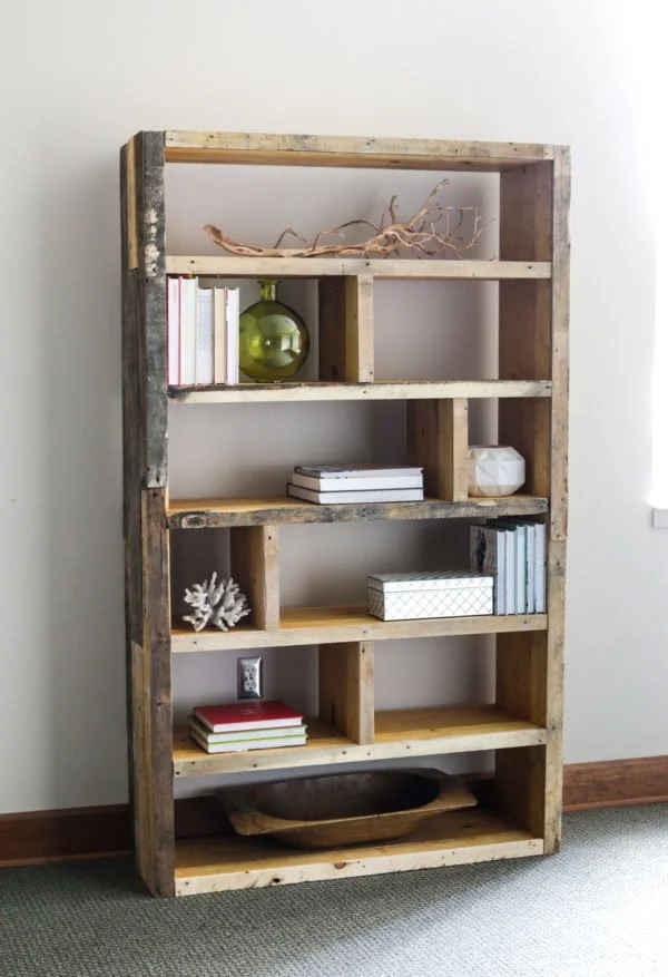 Pallet wood DIY Bookshelf 