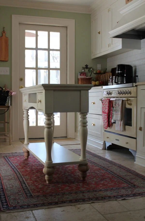 White Kitchen Island 