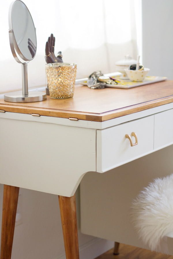 15 DIY  Makeup Vanity  Table Ideas 