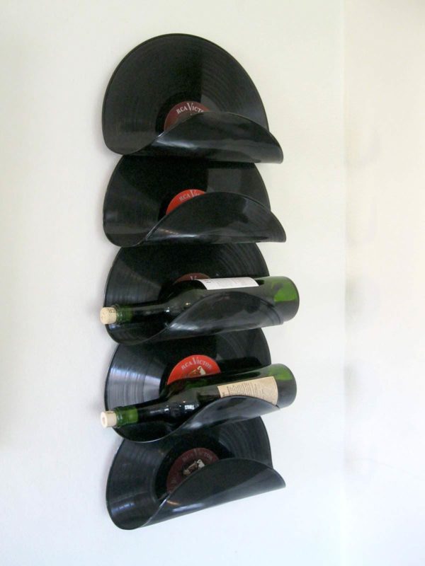 How to make a #DIY Wine Rack from upcycled vinyl records #homedecor