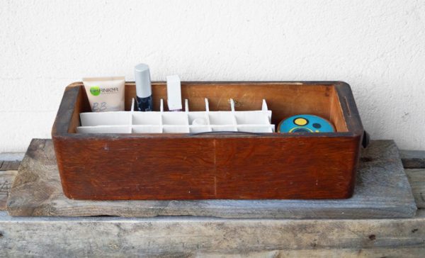 How to make a vintage DIY makeup brush holder  