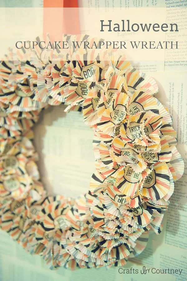 How to make a  Halloween wreath from cupcake wrappers 