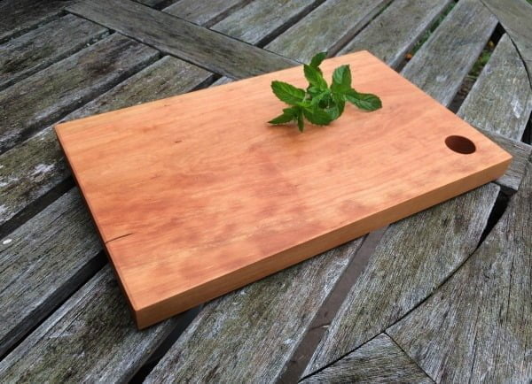 How to make a practical DIY cutting board  