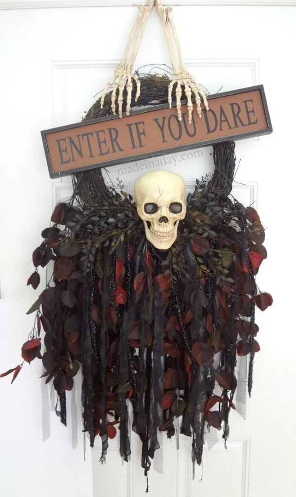 How to make a  spooky skull  wreath 