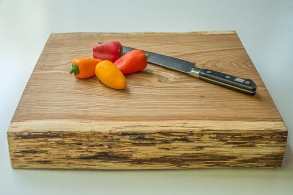 How to make a DIY cutting board from a tree stump #DIY #homedecor