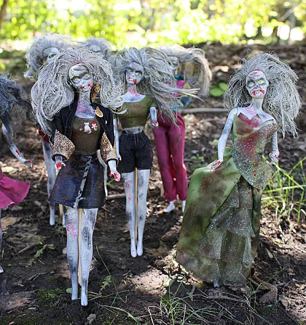 How to make  Halloween Barbie zombies 