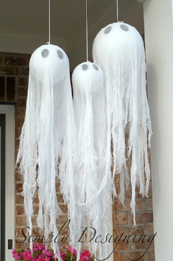 How to make  Halloween hanging ghosts 