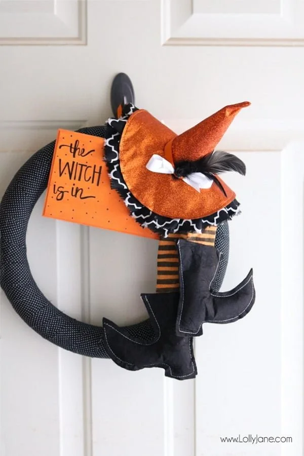 How to make a  witch Halloween wreath 