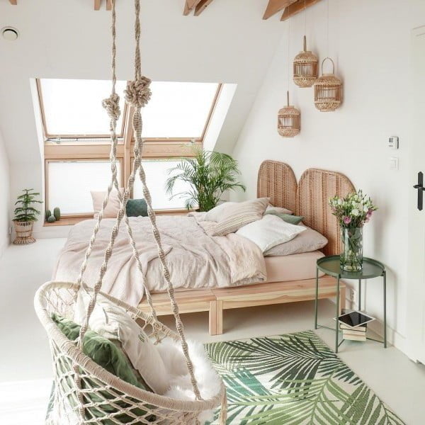 Hanging macrame chair in boho bedroom 