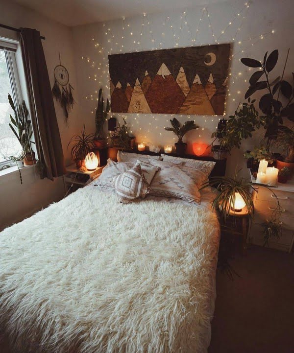 Lights and Greenery in Boho Bedroom 