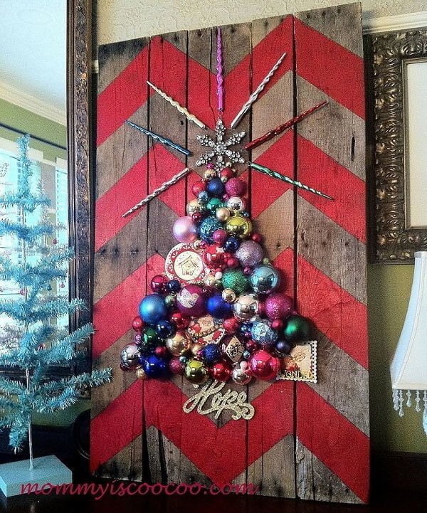 Chevron ornament pallet  tree 