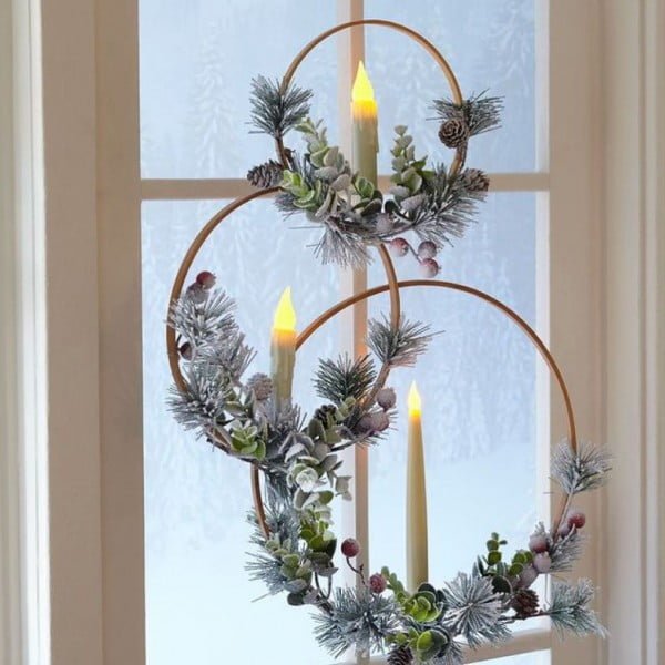 20 Easy Christmas Window Decorating Ideas for 2018