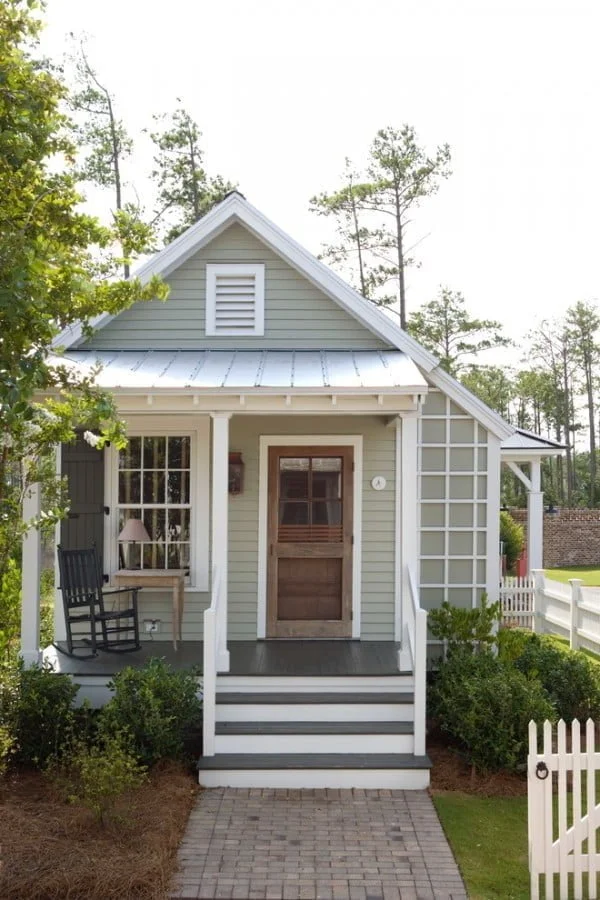 Cool farmhouse style house