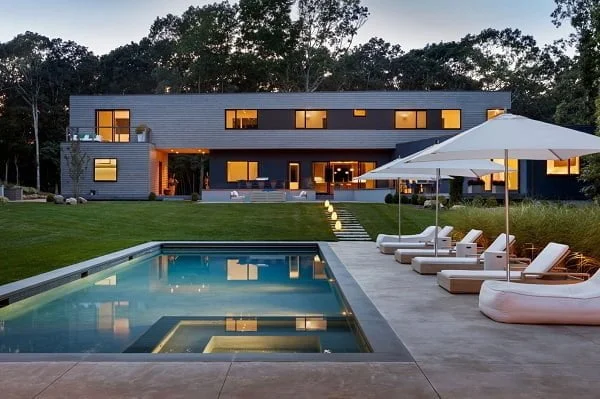 Cool modern house on the lakeside