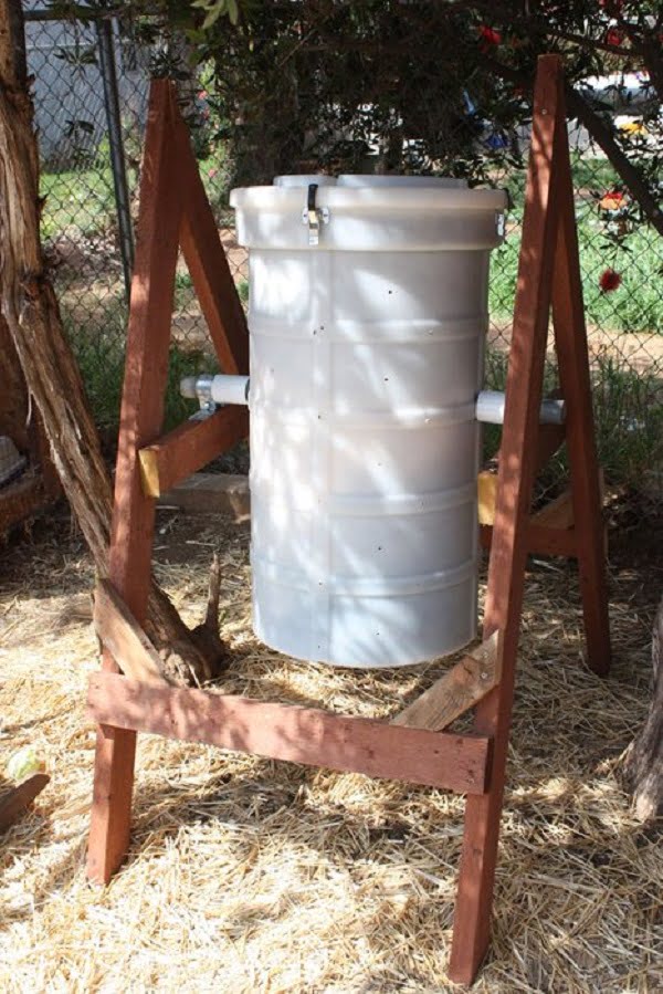 How to make a  spinning compost bin 