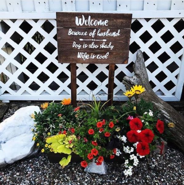 20 Creative Garden Sign Ideas to Personalize Your Yard