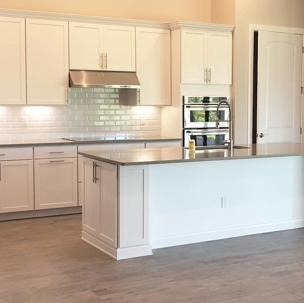 Modern farmhouse shaker cabinets #homedecor