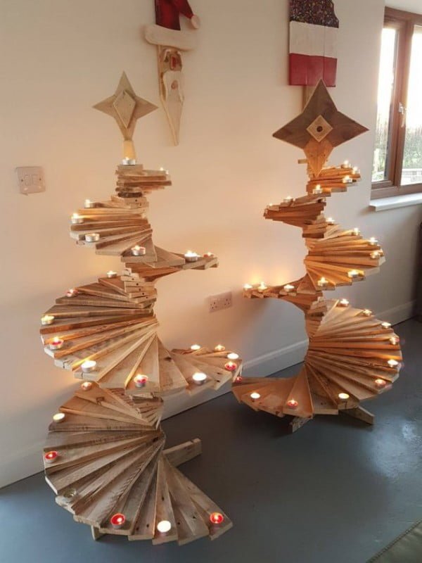 20 Unique DIY Wooden Pallet Christmas Tree Ideas (with Plans)