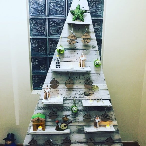 White pallet  tree with shelves 