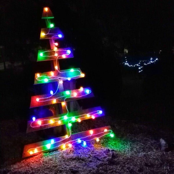 Lighted outdoor pallet  tree 