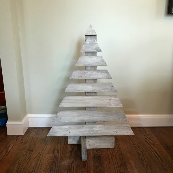 Whitewashed pallet  tree 