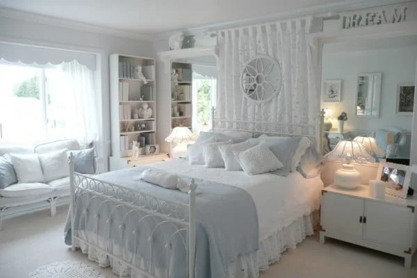 White Shabby Chic Bedroom Furniture  