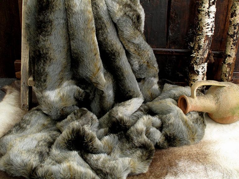 The Top 10 Best Faux Fur Blankets of 2021