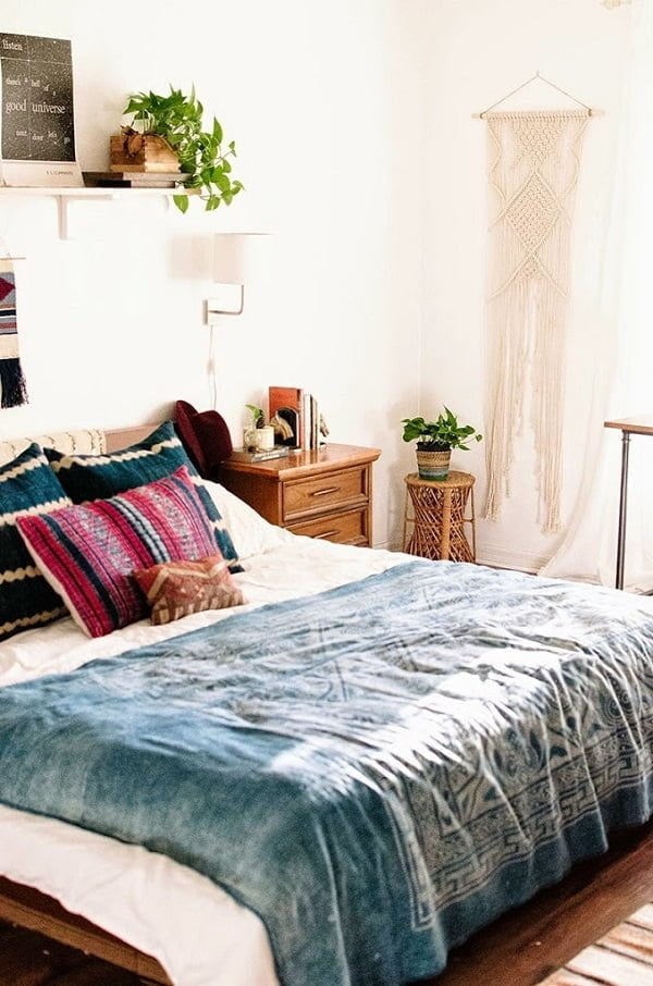 Woven wall hanging boho bedroom 