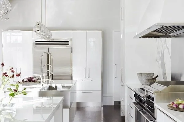 Glossy White Kitchen Cabinets 