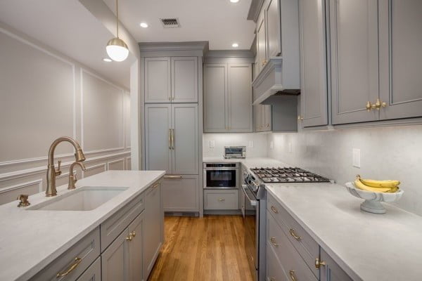 beautiful white and light grey kitchen cabinet