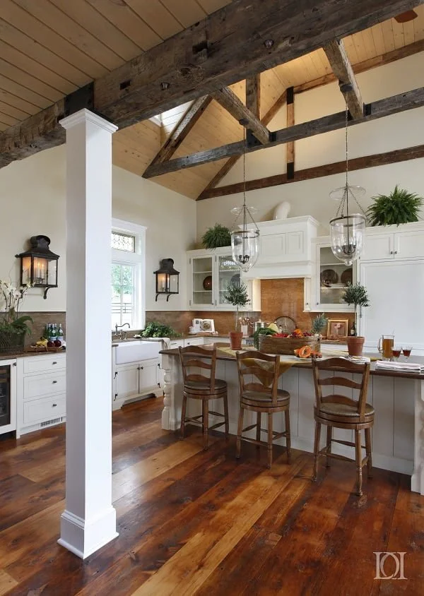 Farmhouse Kitchen with White Shaker Cabinets 